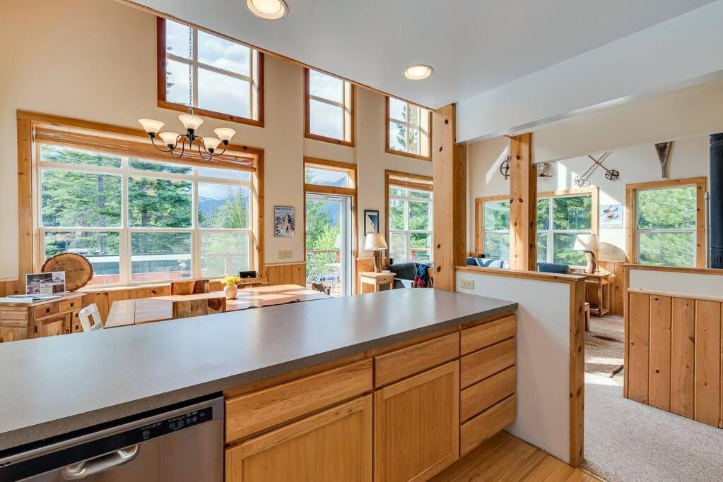 Hot Tub Cool Views: Roaring Creek Cabin Leavenworth Bagian luar foto