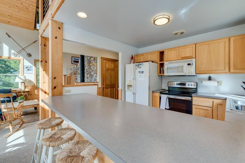 Hot Tub Cool Views: Roaring Creek Cabin Leavenworth Bagian luar foto