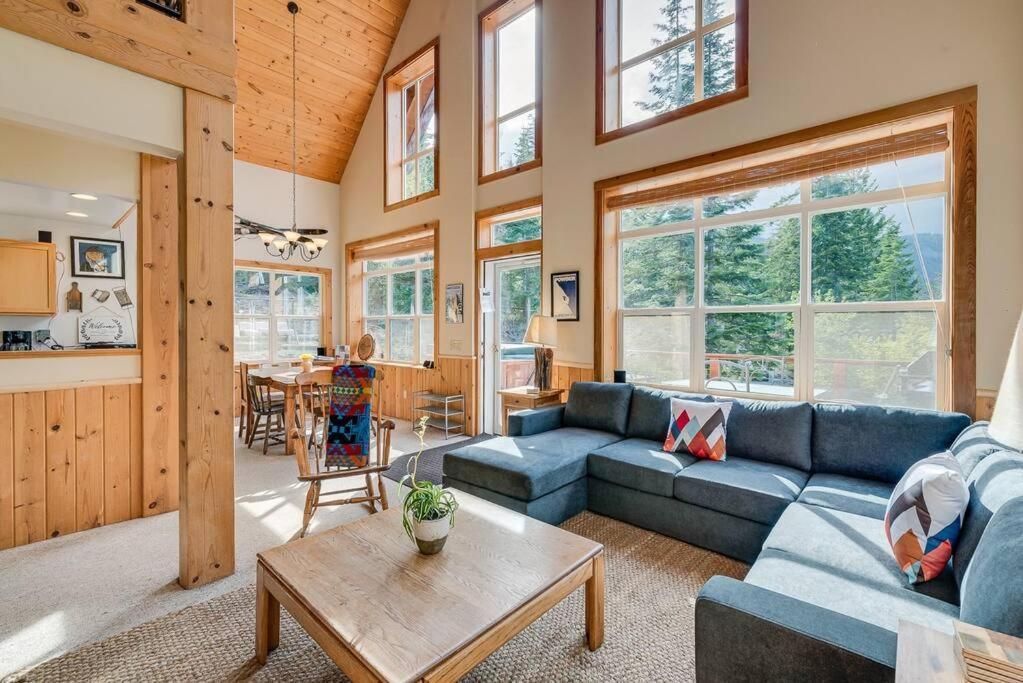 Hot Tub Cool Views: Roaring Creek Cabin Leavenworth Bagian luar foto