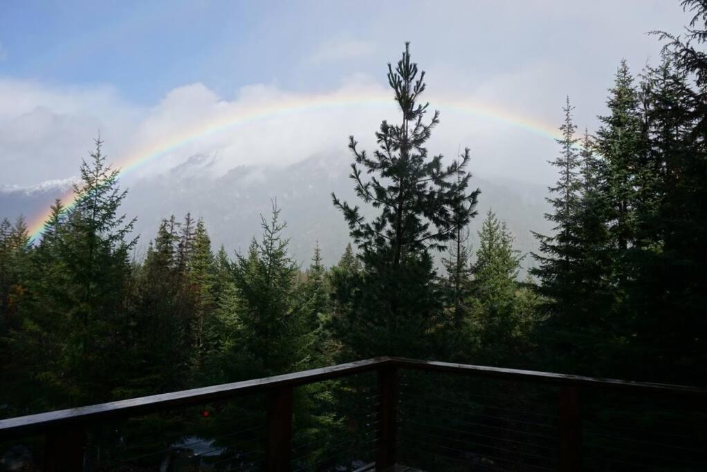 Hot Tub Cool Views: Roaring Creek Cabin Leavenworth Bagian luar foto