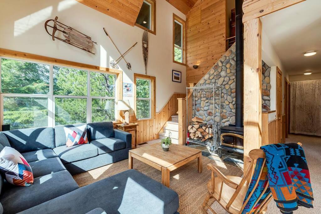 Hot Tub Cool Views: Roaring Creek Cabin Leavenworth Bagian luar foto