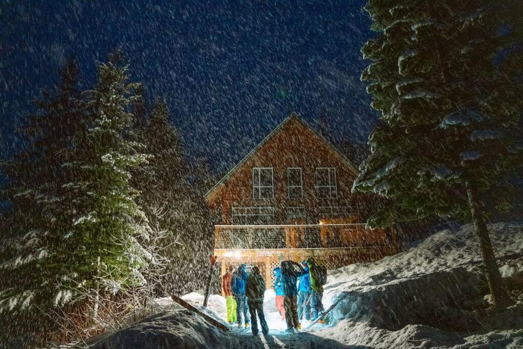 Hot Tub Cool Views: Roaring Creek Cabin Leavenworth Bagian luar foto