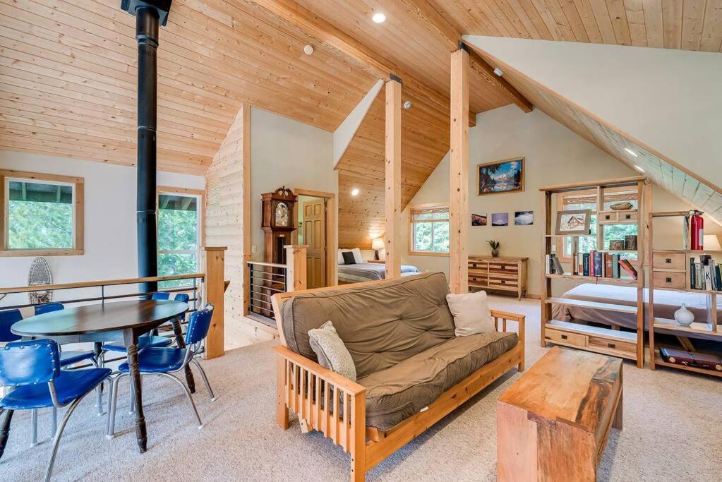 Hot Tub Cool Views: Roaring Creek Cabin Leavenworth Bagian luar foto