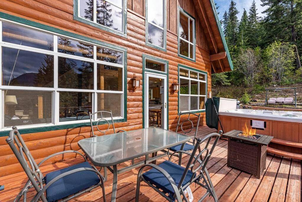 Hot Tub Cool Views: Roaring Creek Cabin Leavenworth Bagian luar foto