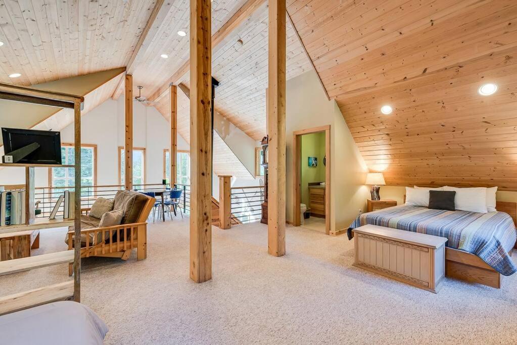 Hot Tub Cool Views: Roaring Creek Cabin Leavenworth Bagian luar foto